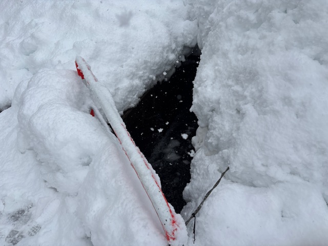 雪降る日 十日町市昭和町で除雪作業中の男性2人が水路に流される - 十日町タウン情報